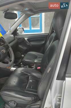 Внедорожник / Кроссовер Toyota RAV4 2004 в Звягеле