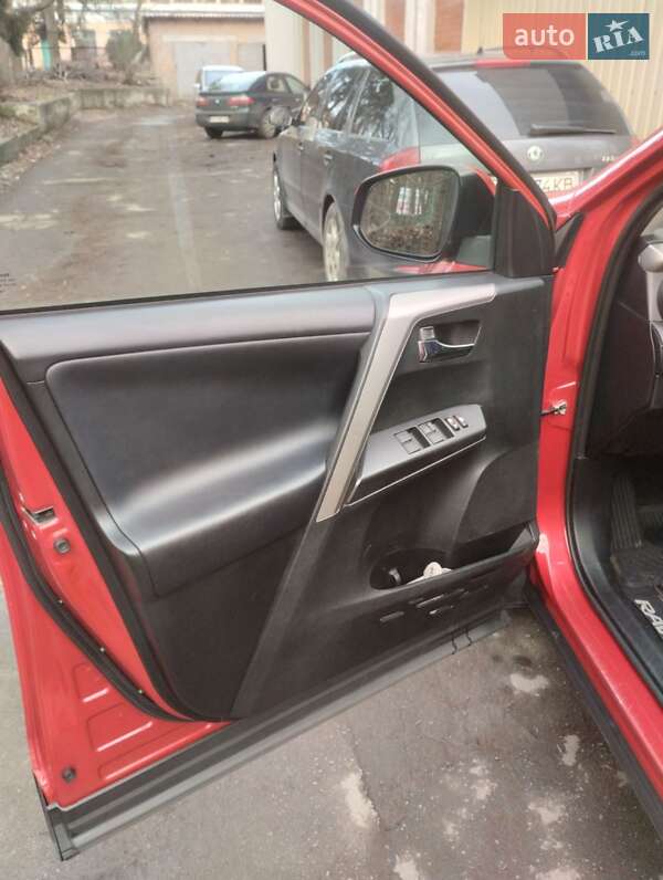 Позашляховик / Кросовер Toyota RAV4 2017 в Умані