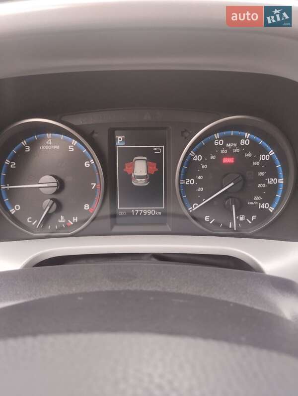 Позашляховик / Кросовер Toyota RAV4 2017 в Умані