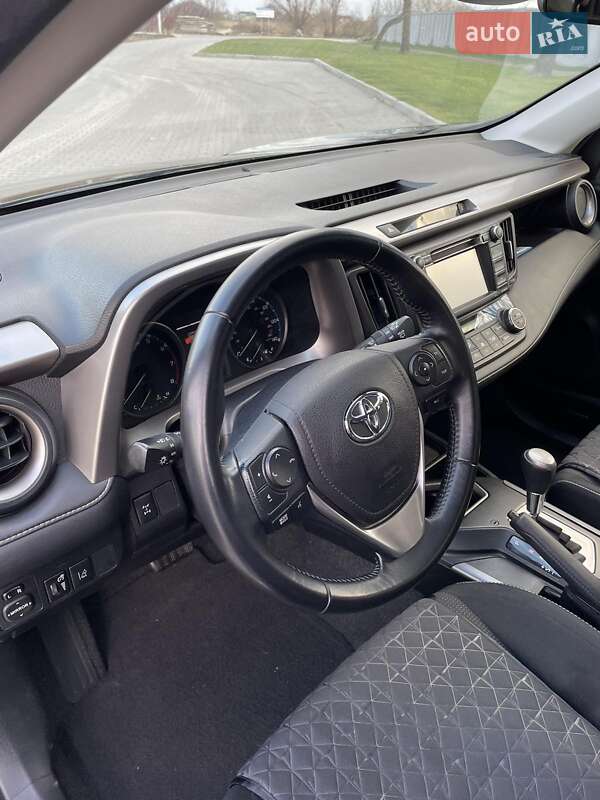 Позашляховик / Кросовер Toyota RAV4 2016 в Львові фото 12 Позашляховик / Кросовер Toyota RAV4 2016 в Львові
