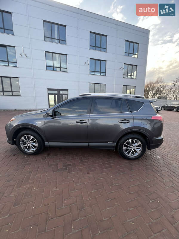 Внедорожник / Кроссовер Toyota RAV4 2016 в Ровно