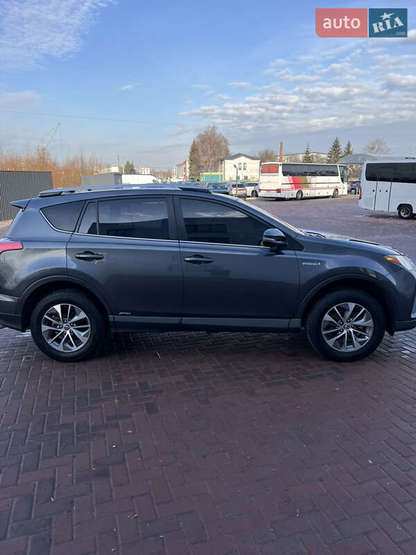 Внедорожник / Кроссовер Toyota RAV4 2016 в Ровно