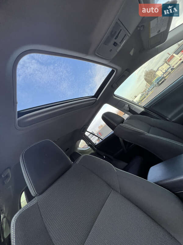 Внедорожник / Кроссовер Toyota RAV4 2016 в Ровно