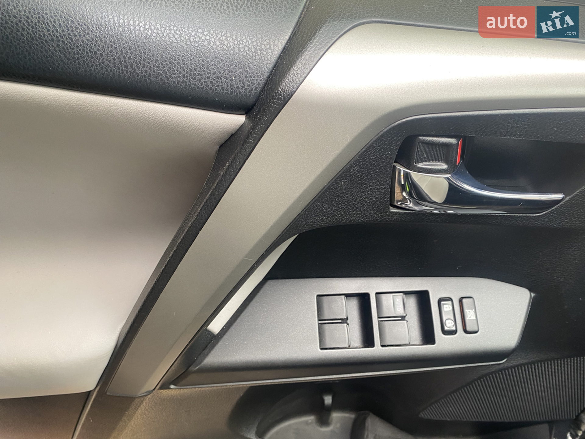 2016 Toyota RAV 4 - мініатюра 8