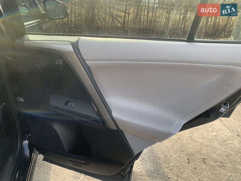 Внедорожник / Кроссовер Toyota RAV4 2013 в Жовкве