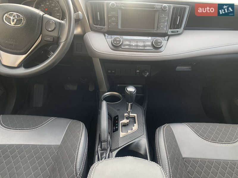 Внедорожник / Кроссовер Toyota RAV4 2013 в Жовкве