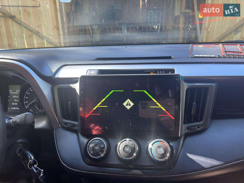 Позашляховик / Кросовер Toyota RAV4 2017 в Понорниці