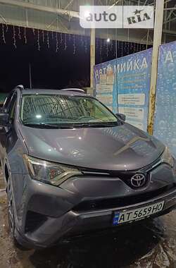 Позашляховик / Кросовер Toyota RAV4 2016 в Краматорську