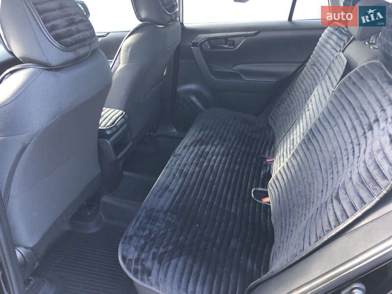 Позашляховик / Кросовер Toyota RAV4 2021 в Дніпрі
