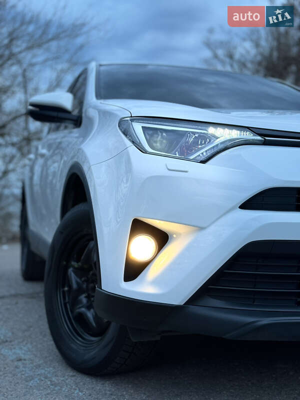 Позашляховик / Кросовер Toyota RAV4 2017 в Одесі
