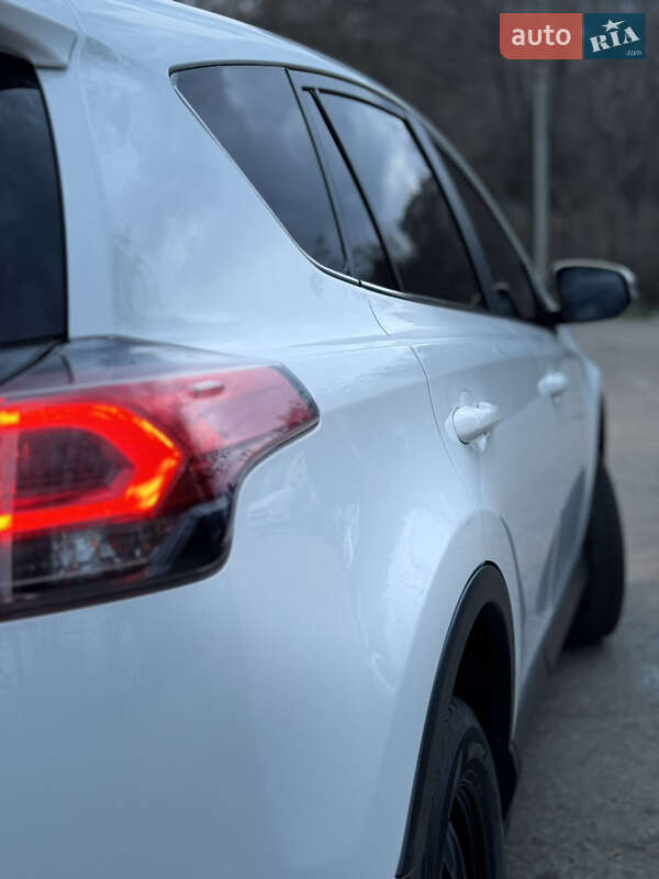 Позашляховик / Кросовер Toyota RAV4 2017 в Одесі