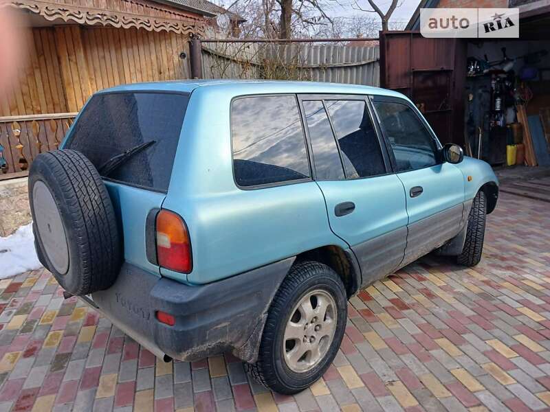 Внедорожник / Кроссовер Toyota RAV4 1997 в Богодухове