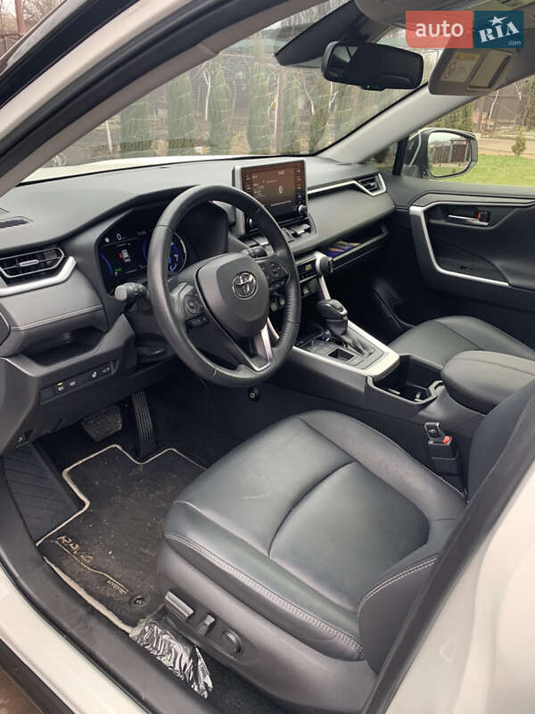Позашляховик / Кросовер Toyota RAV4 2021 в Кривому Розі