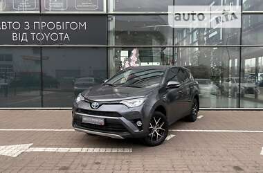 Позашляховик / Кросовер Toyota RAV4 2017 в Києві