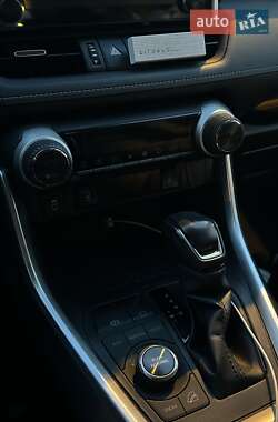 Внедорожник / Кроссовер Toyota RAV4 2019 в Львове