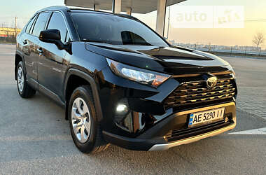 Внедорожник / Кроссовер Toyota RAV4 2021 в 