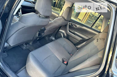 Внедорожник / Кроссовер Toyota RAV4 2021 в 