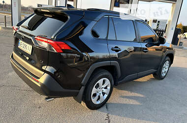 Внедорожник / Кроссовер Toyota RAV4 2021 в 