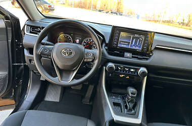 Внедорожник / Кроссовер Toyota RAV4 2021 в 