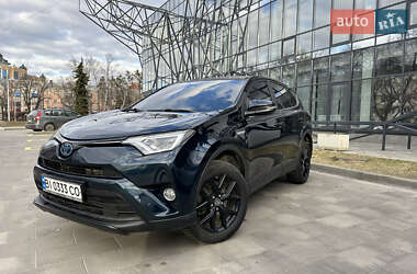 Внедорожник / Кроссовер Toyota RAV4 2017 в 