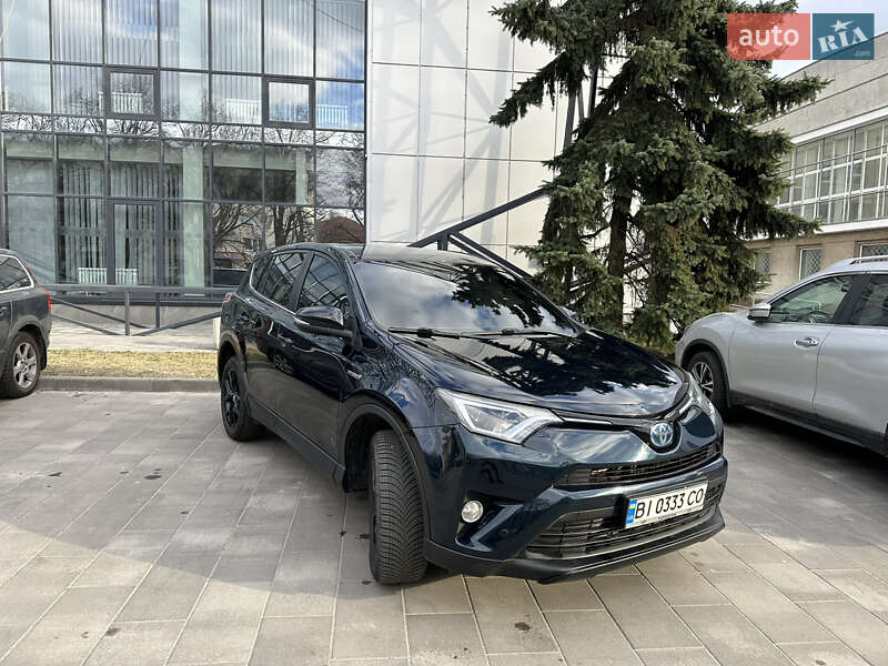 Внедорожник / Кроссовер Toyota RAV4 2017 в Полтаве