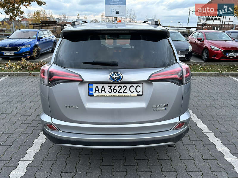 Позашляховик / Кросовер Toyota RAV4 2017 в Вишгороді
