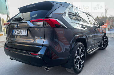 Внедорожник / Кроссовер Toyota RAV4 2021 в 