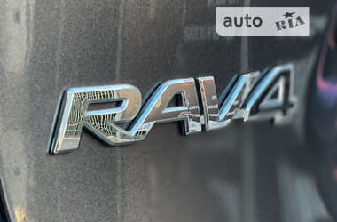 Внедорожник / Кроссовер Toyota RAV4 2021 в 