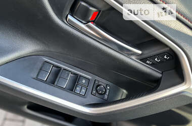 Внедорожник / Кроссовер Toyota RAV4 2021 в 
