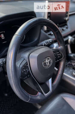 Внедорожник / Кроссовер Toyota RAV4 2021 в 