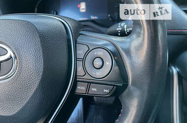 Внедорожник / Кроссовер Toyota RAV4 2021 в 