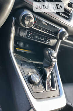 Внедорожник / Кроссовер Toyota RAV4 2021 в 