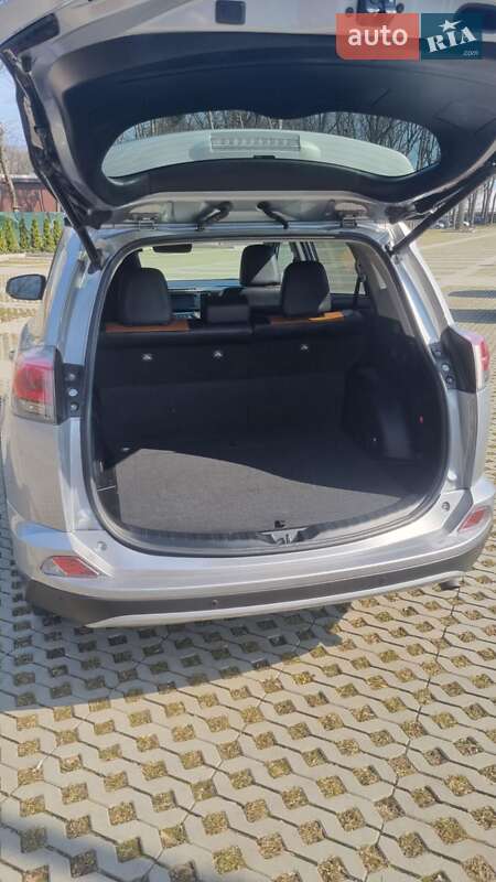 Позашляховик / Кросовер Toyota RAV4 2018 в Харкові