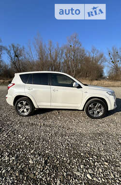 Внедорожник / Кроссовер Toyota RAV4 2011 в Черновцах