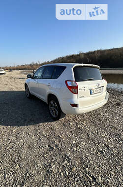 Внедорожник / Кроссовер Toyota RAV4 2011 в Черновцах