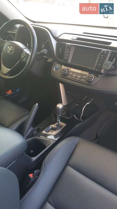 Внедорожник / Кроссовер Toyota RAV4 2016 в Днепре