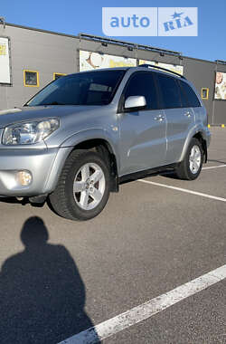 Внедорожник / Кроссовер Toyota RAV4 2003 в Киеве