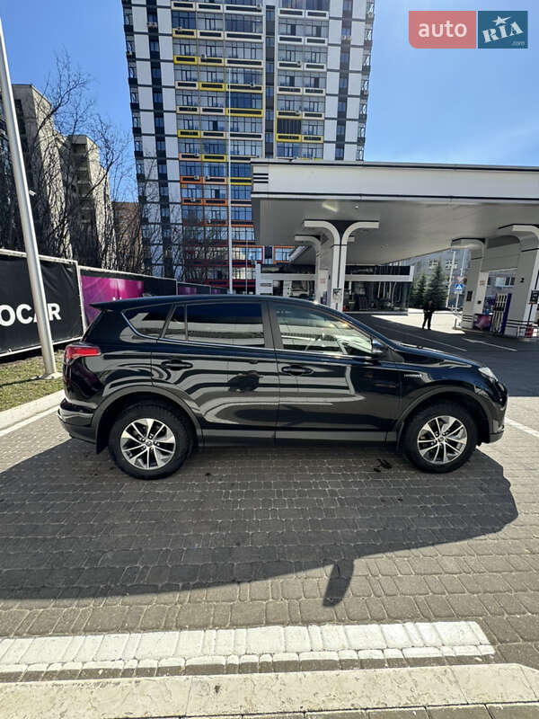 Позашляховик / Кросовер Toyota RAV4 2017 в Харкові