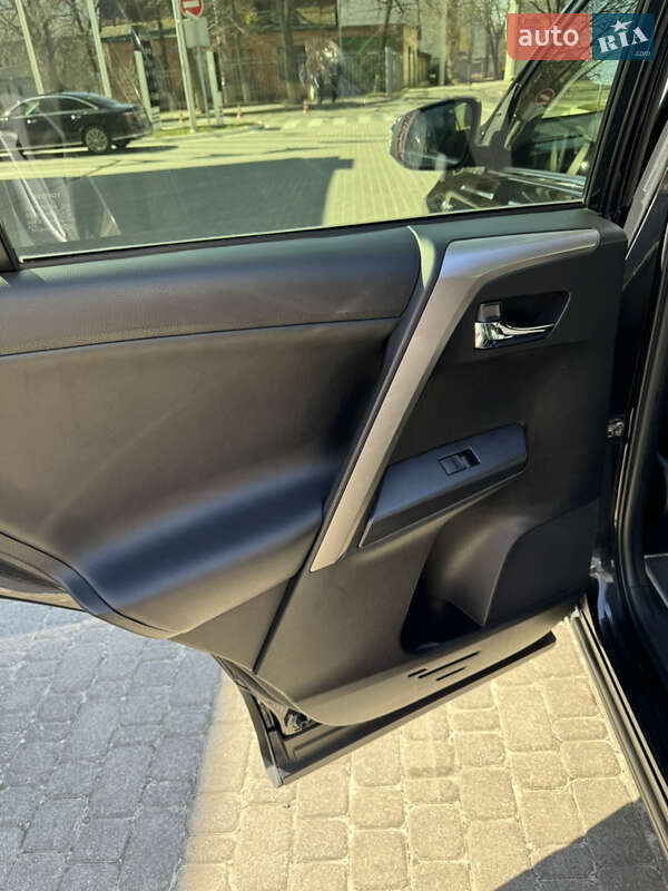 Позашляховик / Кросовер Toyota RAV4 2017 в Харкові