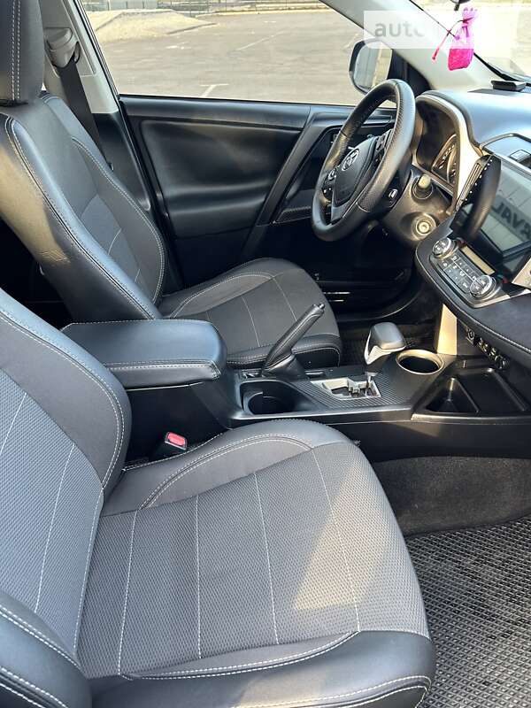 Позашляховик / Кросовер Toyota RAV4 2014 в Кривому Розі