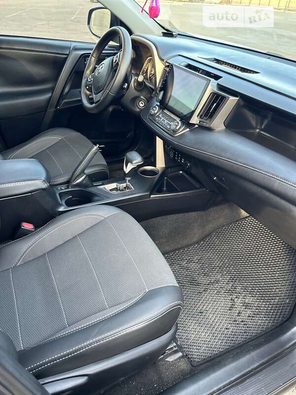 Позашляховик / Кросовер Toyota RAV4 2014 в Кривому Розі