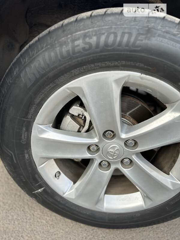 Позашляховик / Кросовер Toyota RAV4 2014 в Кривому Розі