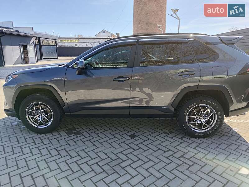Позашляховик / Кросовер Toyota RAV4 2021 в Івано-Франківську