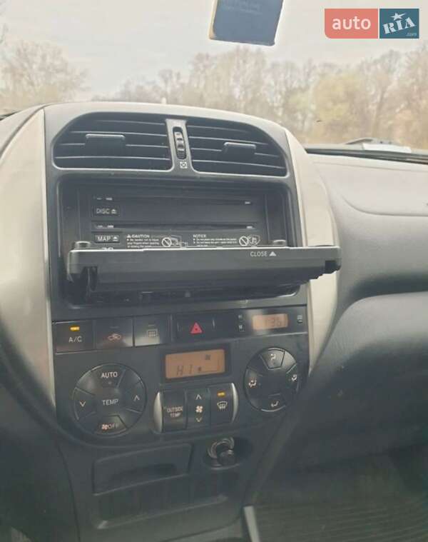 Внедорожник / Кроссовер Toyota RAV4 2004 в Киеве