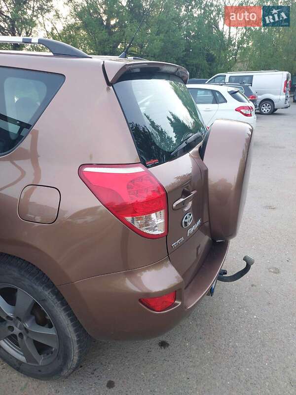 Позашляховик / Кросовер Toyota RAV4 2007 в Ужгороді