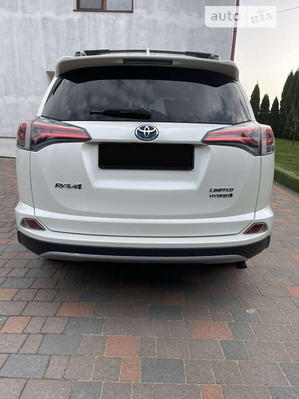 Внедорожник / Кроссовер Toyota RAV4 2017 в Львове