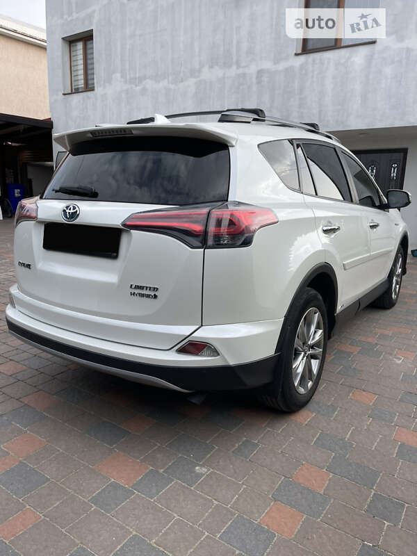 Внедорожник / Кроссовер Toyota RAV4 2017 в Львове