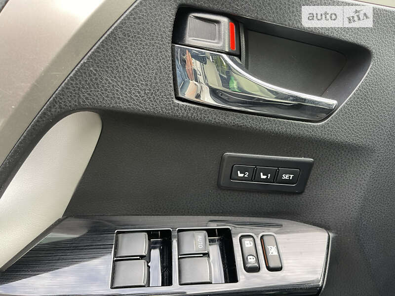 Внедорожник / Кроссовер Toyota RAV4 2017 в Львове
