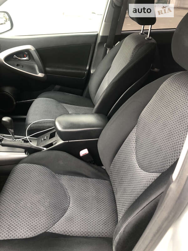 Внедорожник / Кроссовер Toyota RAV4 2007 в Киеве