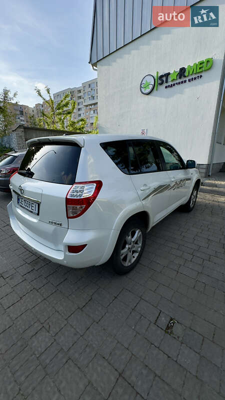 Позашляховик / Кросовер Toyota RAV4 2010 в Чернівцях